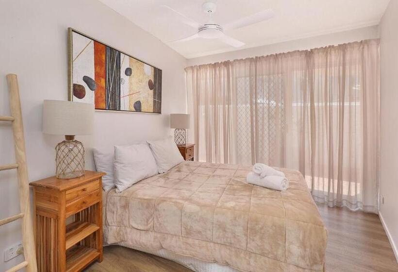 Апартаменты Внутренние 1 Спальня, Beachside Resort Kawana Waters