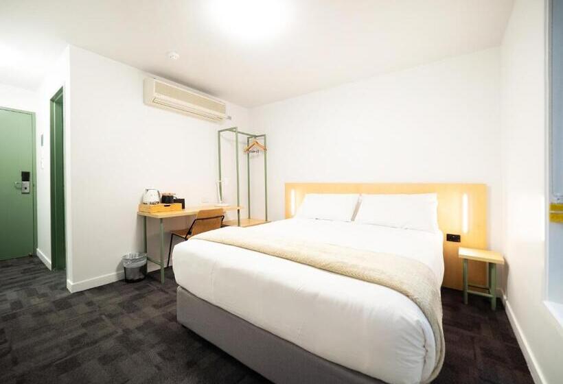 Номер Стандарт, Yha Brisbane City