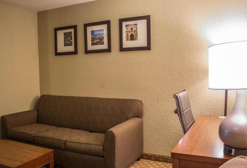 Люкс, Comfort Suites Near Seaworld