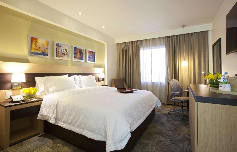 اتاق استاندارد با تخت بزرگ, Hampton Inn By Hilton Silao Aeropuerto Bajio