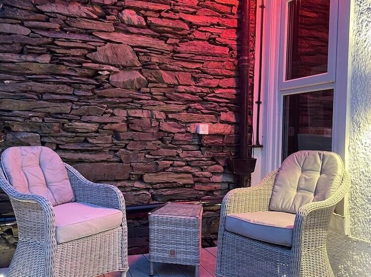 Romantic Room, Glencree