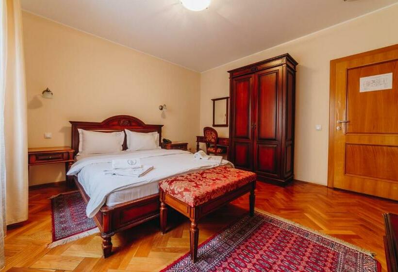 اتاق لوکس, Madison Kragujevac