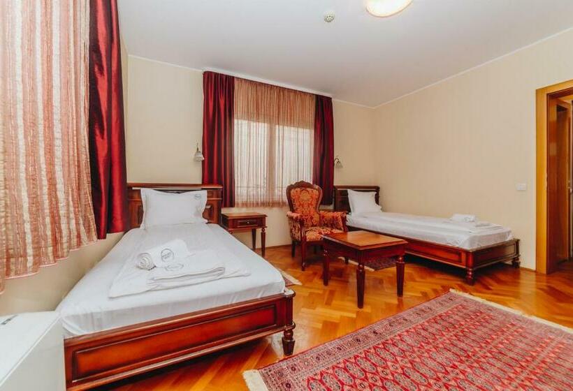 اتاق لوکس, Madison Kragujevac