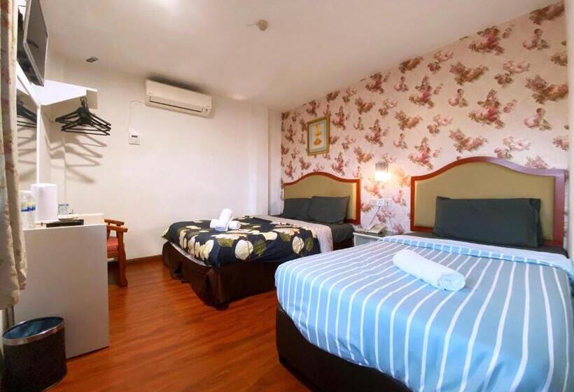 Номер Стандарт Трехместный, Mr Hotel Nusa Bestari