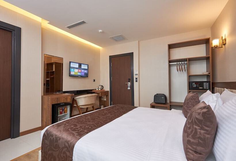 اتاق لوکس با بالکن, Trademark Collection By Wyndham Operla Airport Hotels