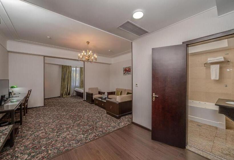 اتاق اجرایی یک تخته, Jannat Regency