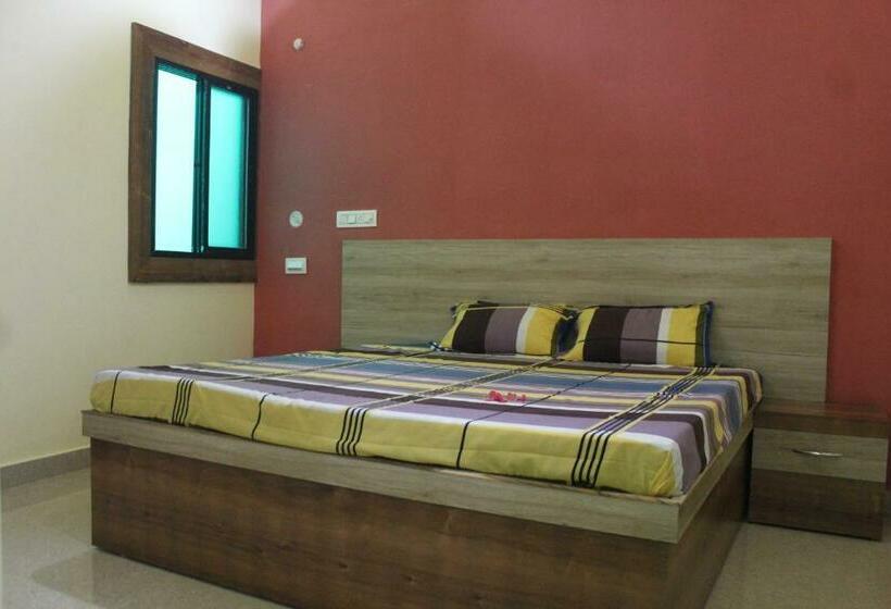اتاق کلاسیک سه تخته, Spot On Hotel Imperial Crown