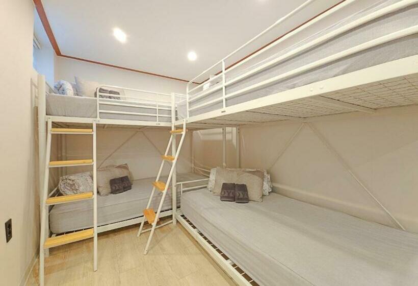 スイート（家族用）, Oyo Rooftop Hostel