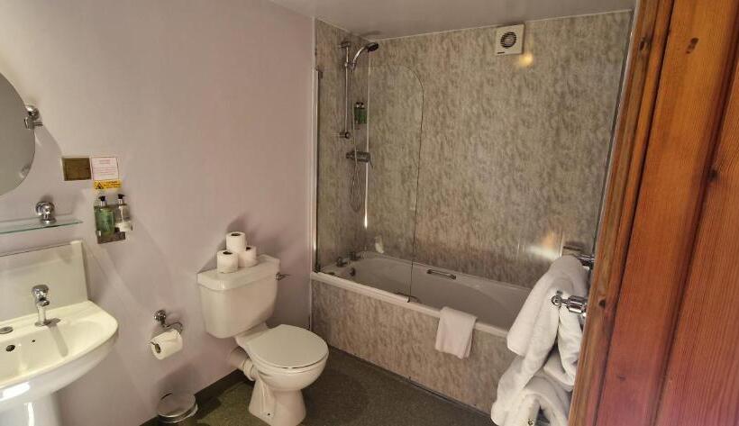 Семейный Номер, Station Inn B&b