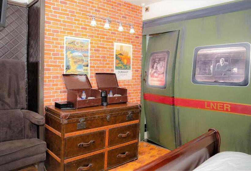 اتاق استاندارد, The Townhouse
