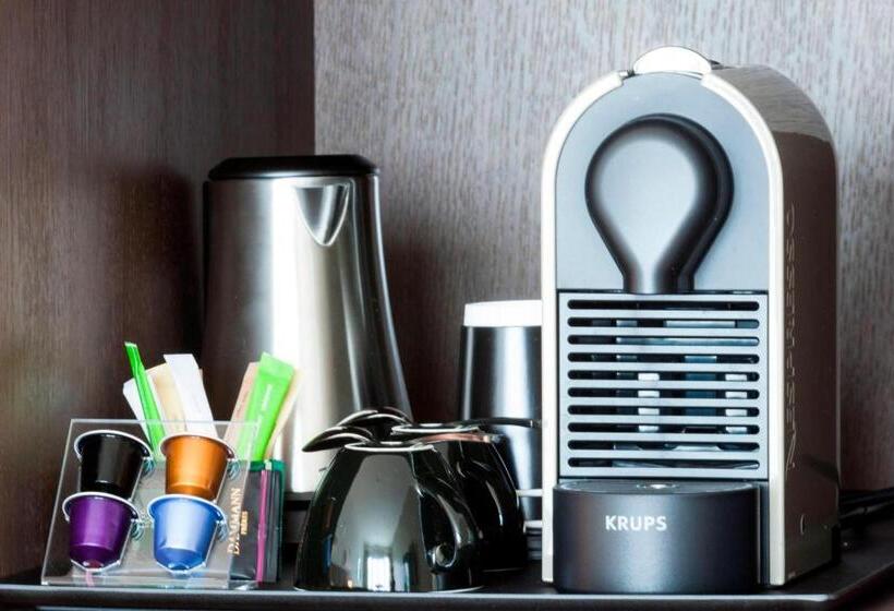 景色の見えるスーペリアルーム, Ac Hotel By Marriott Paris Le Bourget Airport
