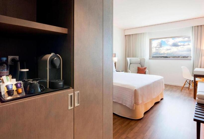 景色の見えるスーペリアルーム, Ac Hotel By Marriott Paris Le Bourget Airport