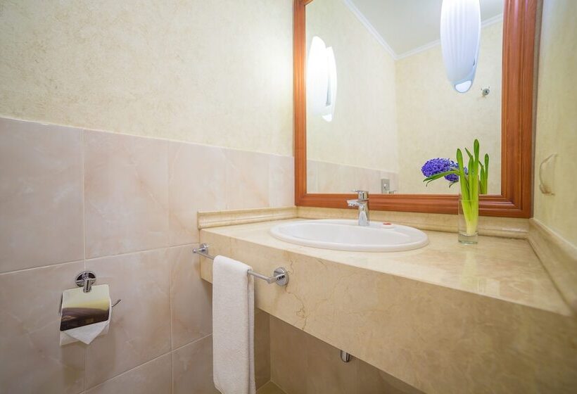 سوییت اجرایی, Ramada By Wyndham Almaty