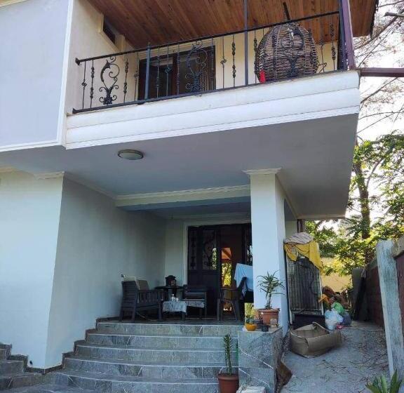 اتاق استاندارد چهارنفره با بالکن, Valdi Guest Shekvetili