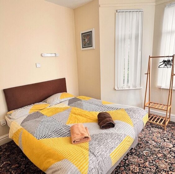 Номер Стандарт Совместная Ванная, Castle Lodge Guest House 86 88 Sheil Rd L6 3af