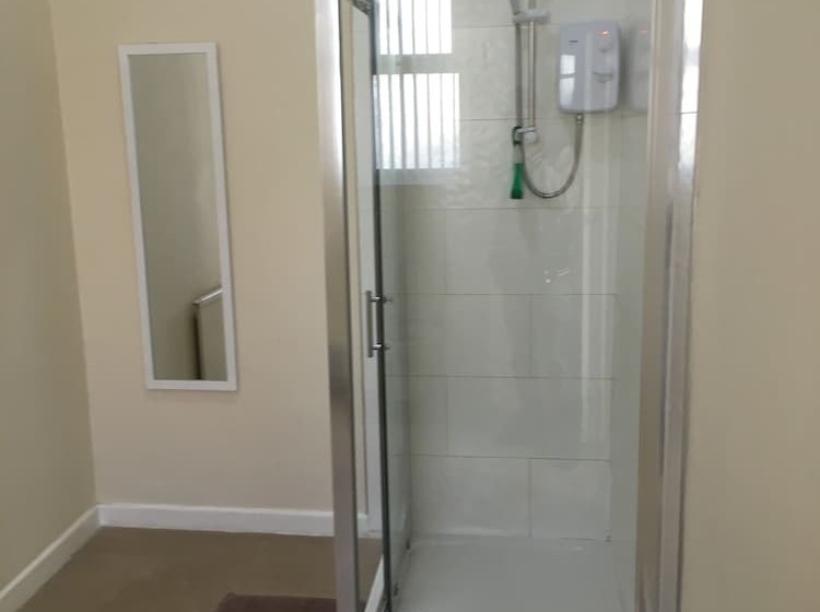 Номер Стандарт Трехместный, Castle Lodge Guest House 86 88 Sheil Rd L6 3af