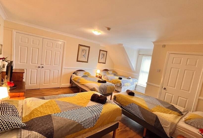 Семейный Номер, Castle Lodge Guest House 86 88 Sheil Rd L6 3af