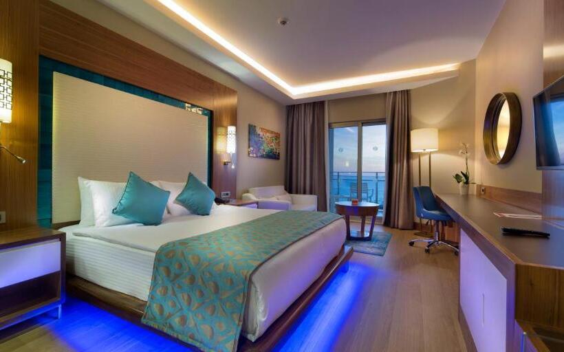 Номер Superior Вид на Море, Ramada by Wyndham Resort Kusadasi