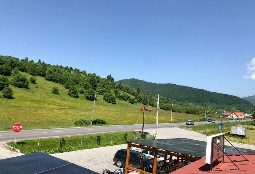 Номер Стандарт, Aranykakas étterem és Panzió