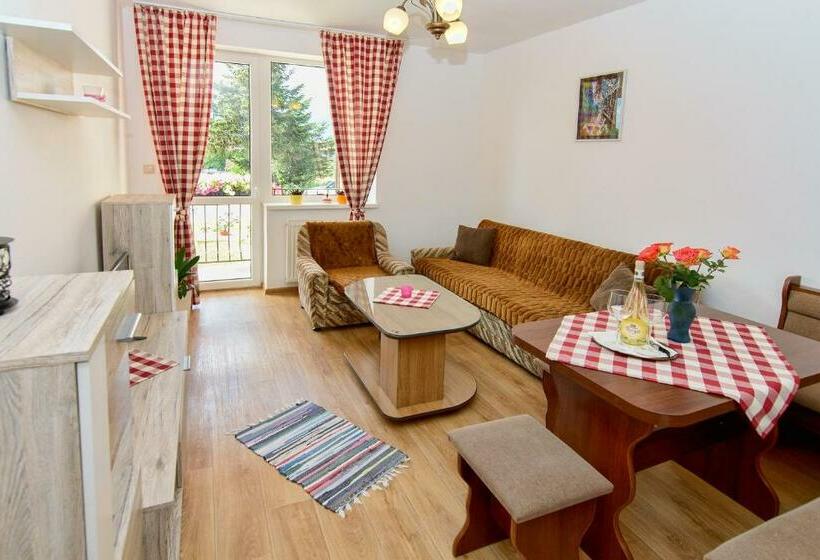 1 Bedroom Apartment Mountain View, Privát Slavkov