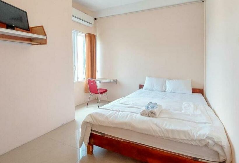스탠다드 룸 공동 욕실, Artayya Puri 3 Syariah Near Terminal Caruban Mitra Reddoorz