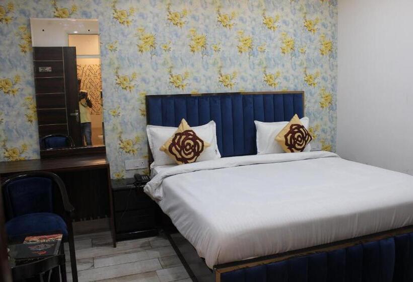 اتاق لوکس با تخت بزرگ, Red Apple Near Railway Station Chandigarh