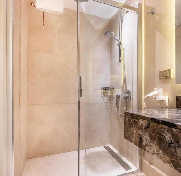 اتاق استاندارد سه نفره, Veyron Hotels & Spa