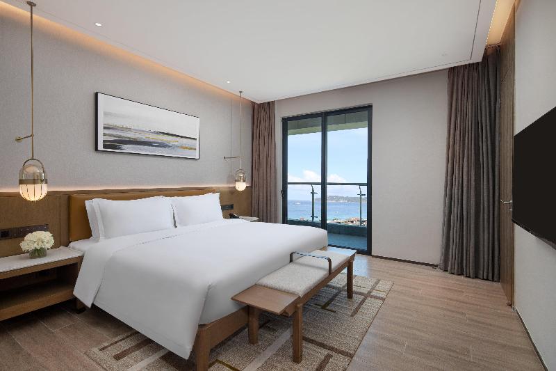 Люкс Вид на Горы, Holiday Inn & Suites Sanya Yalong Bay, An Ihg