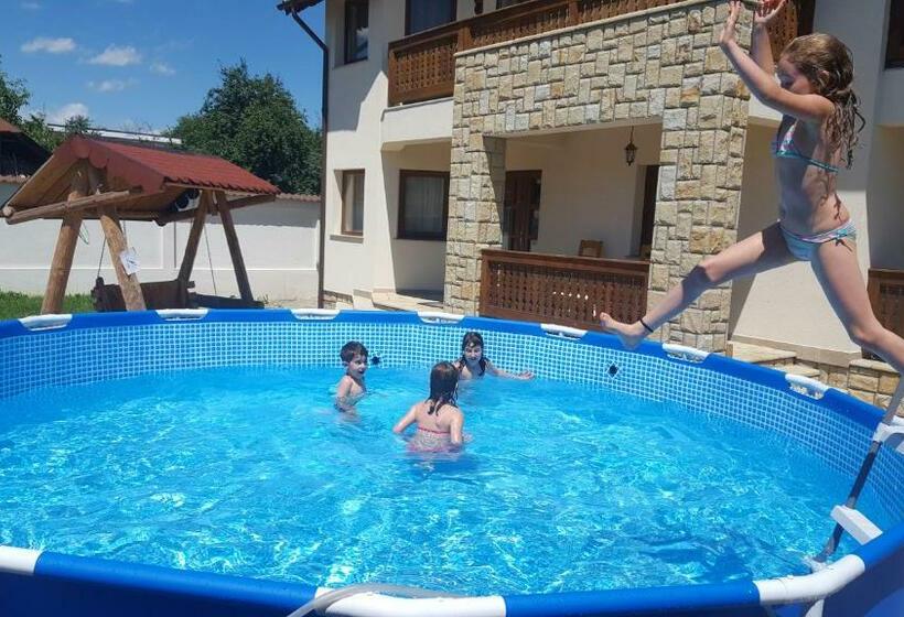 Дом 1 Спальня, Zestrea Bunicilor