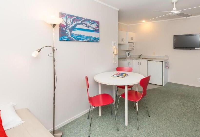 스위트, Outrigger Motel