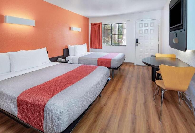 Номер Стандарт, Motel 6thousand Oaks, Ca