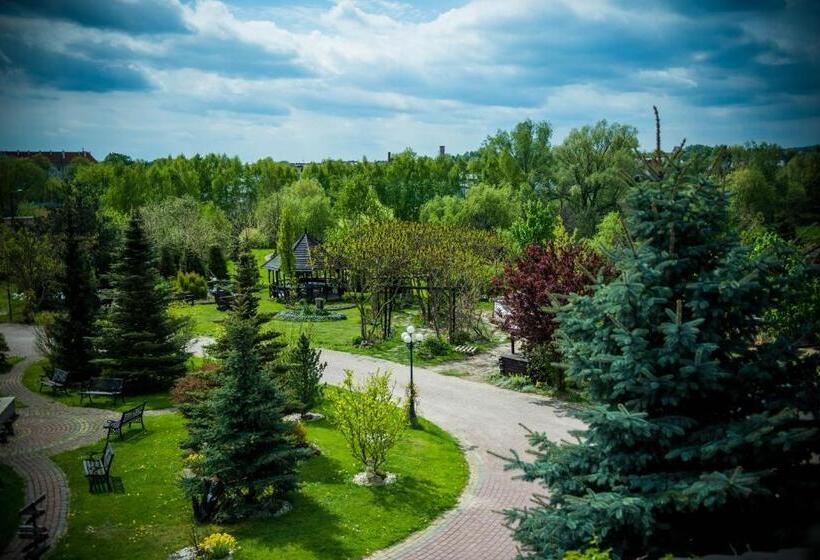 Номер Стандарт Вид на Сад, Lodownia