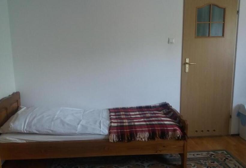 غرفة قياسية ثلاثية مزودة بشرفة, Agroturystyka Stokrotka