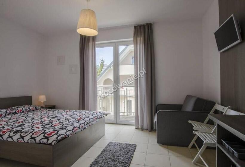 Трехместный Номер Стандарт с Балконом, Villa Cicha
