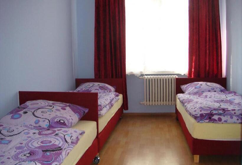 Четырехместный Номер Стандарт, Hostel Omega