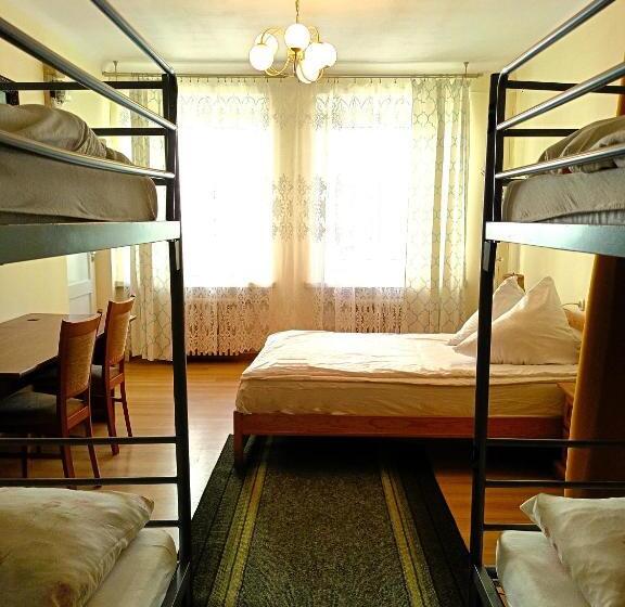 Семейный Номер Совместный Санузел, Hostel Omega