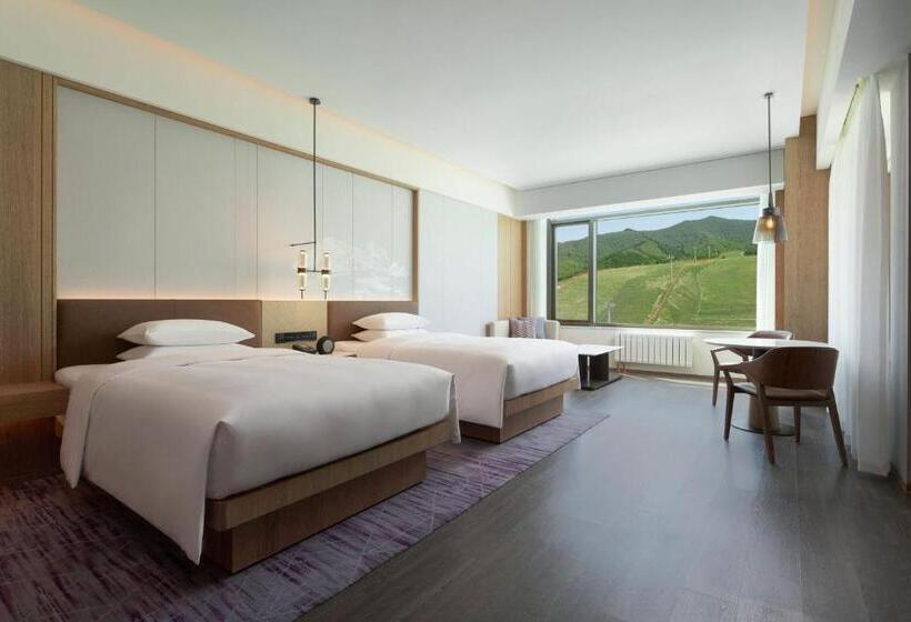 Номер Стандарт 2 Двуспальные Кровати, Courtyard By Marriott Chongli