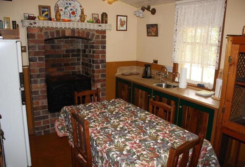 小室, Westbury Gingerbread Cottages