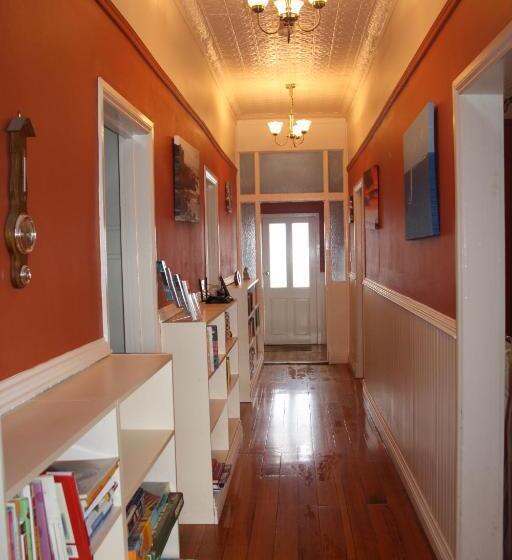 标准平房, Westbury Gingerbread Cottages