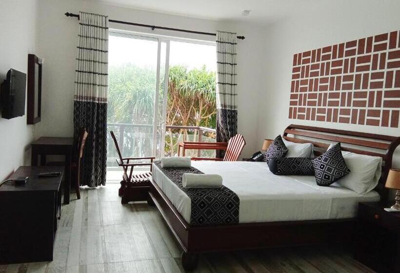 Номер Deluxe с Балконом, Ara Beach Resort Mirissa