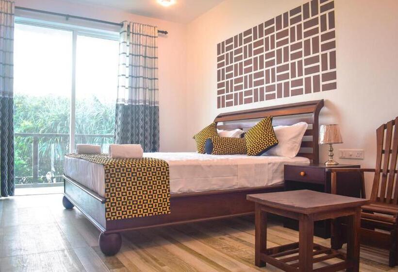Номер Deluxe с Балконом, Ara Beach Resort Mirissa