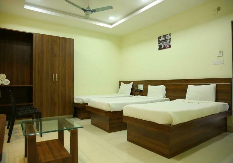 Номер Стандарт Трехместный, Maruthi Inn