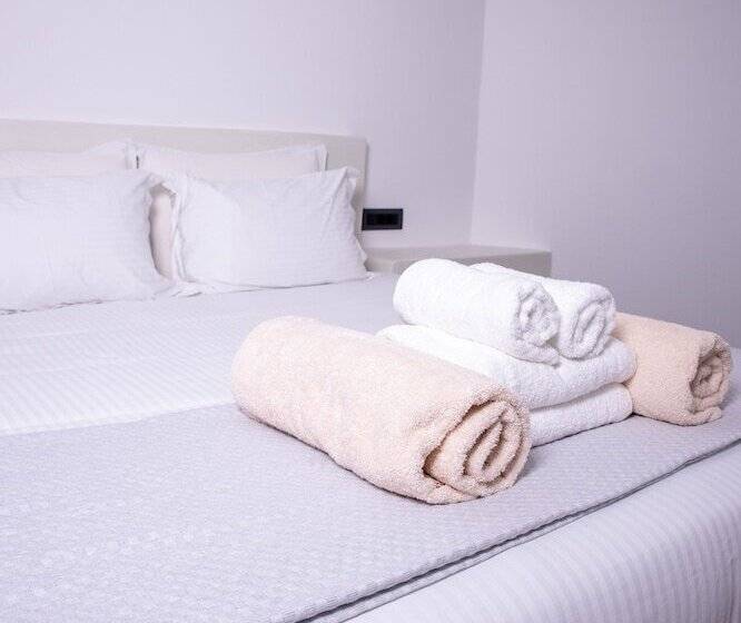 سوئیت اجرایی با چشمانداز دریا, White Cave Villas