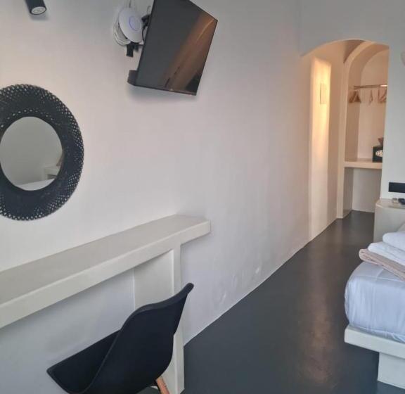 سوئیت اجرایی با چشمانداز دریا, White Cave Villas
