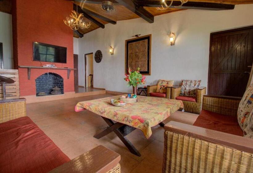 Вилла 4 Спальни, Anandvan Resort