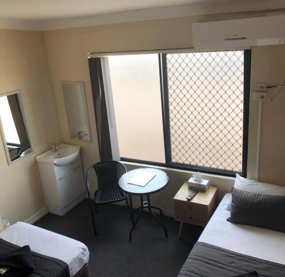 이코노미 룸 공용욕실, Kingsford Riverside Inn