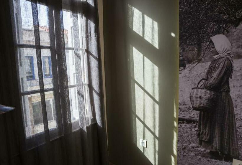 Quarto Superior com Balcão, Elia Daliani
