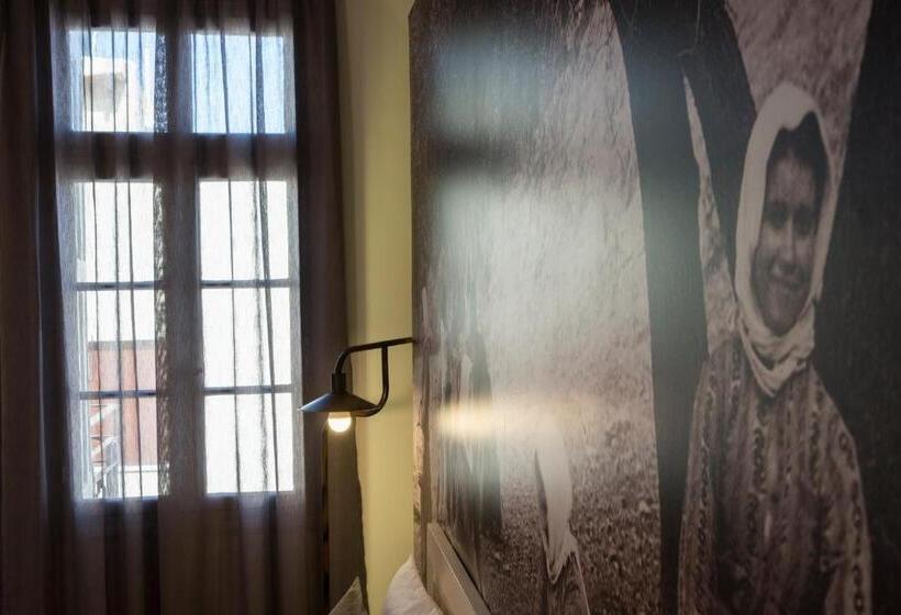 Suíte de 2 Quartos com Varanda, Elia Daliani