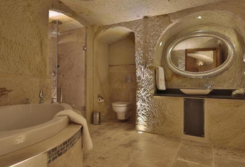 Camera Deluxe, Golden Cave Suites