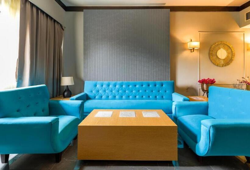 Suite, Pal Heights